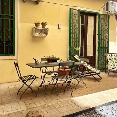 Saranton House Katánie
